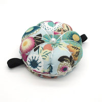 
              Nadelkissen "Blumenmotiv" 6 cm
            